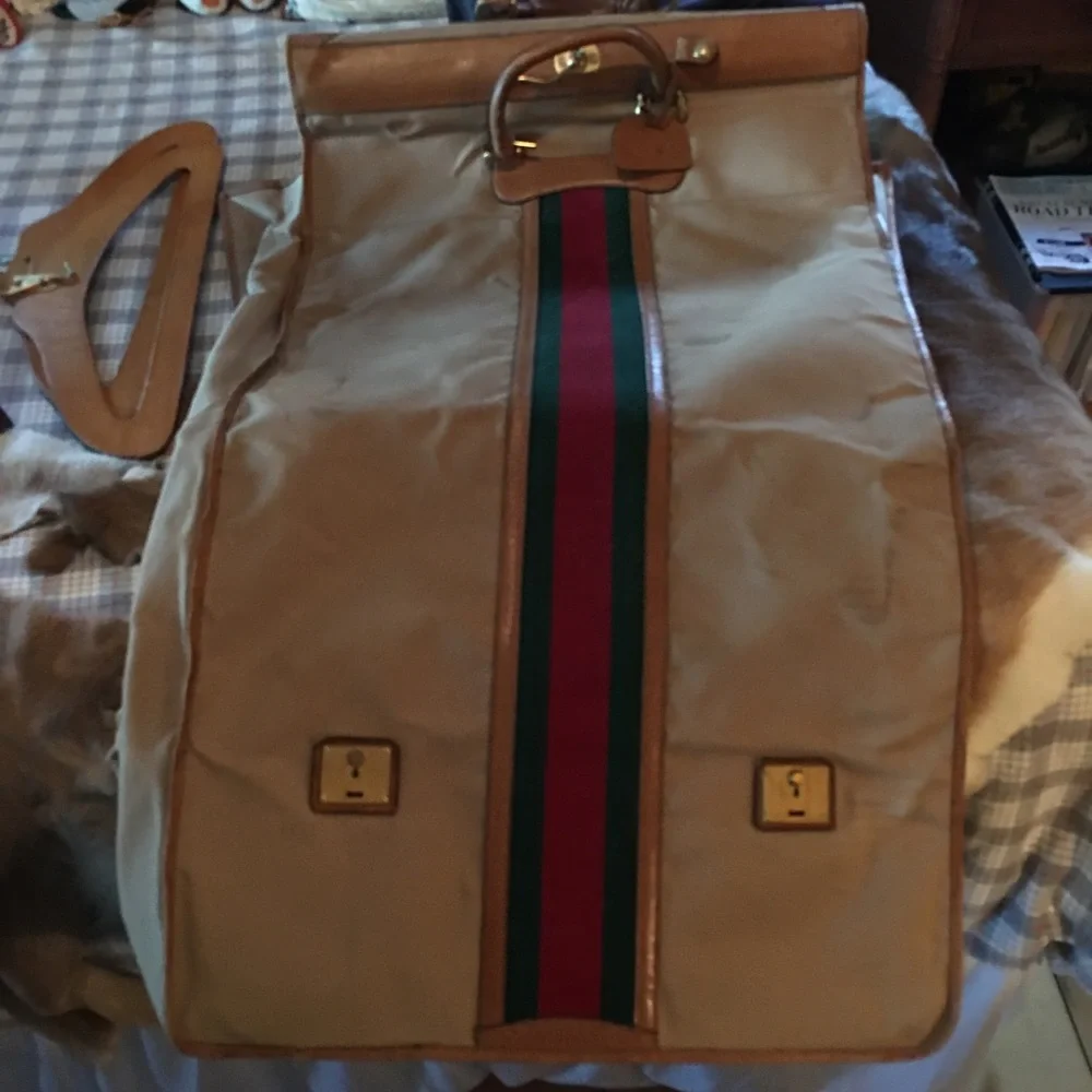 Vtg Gucci logo garnet bag